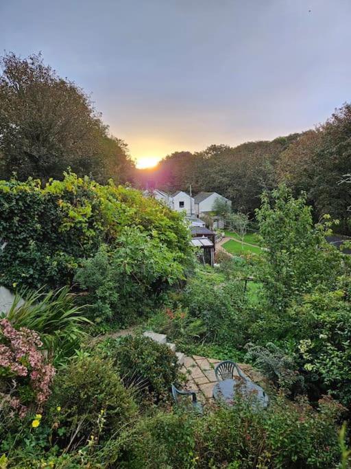 Treetops Lodge, Private Parking & Garden Truro Exterior photo