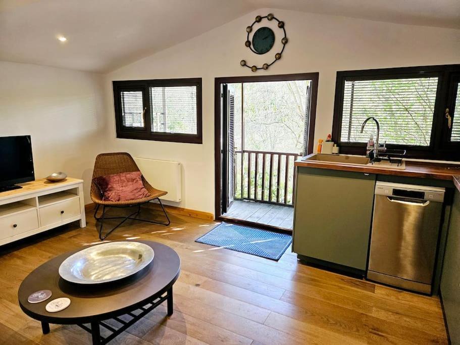 Treetops Lodge, Private Parking & Garden Truro Exterior photo